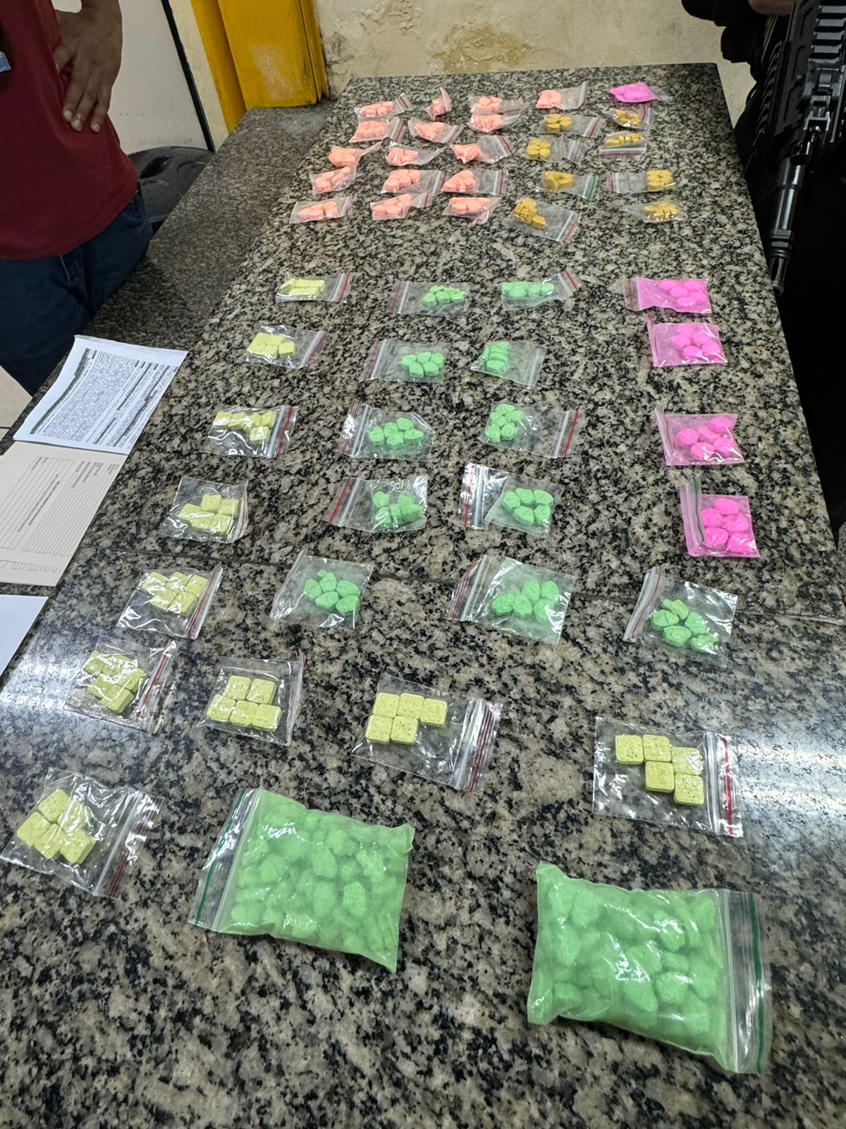 5° BPM apreende 350 comprimidos de Ecstasy na Gamboa após informações do Disque Denúncia